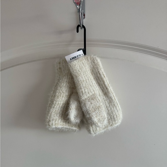 Old Navy Cream Knit Mittens - Picture 2 of 3